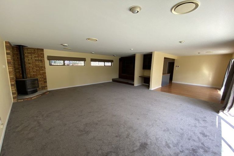 Photo of property in 8 Brackendale Place, Burnside, Christchurch, 8041