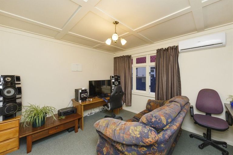 Photo of property in 99 Shamrock Street, Takaro, Palmerston North, 4412