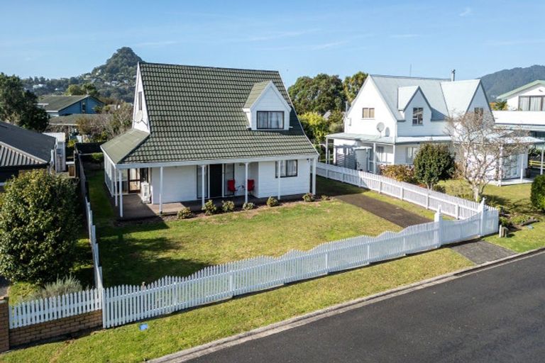 Photo of property in 8 Kauri Place, Tairua, 3508