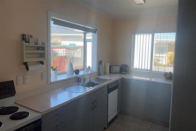 Photo of property in 2 Winslow Place, Levin, 5510