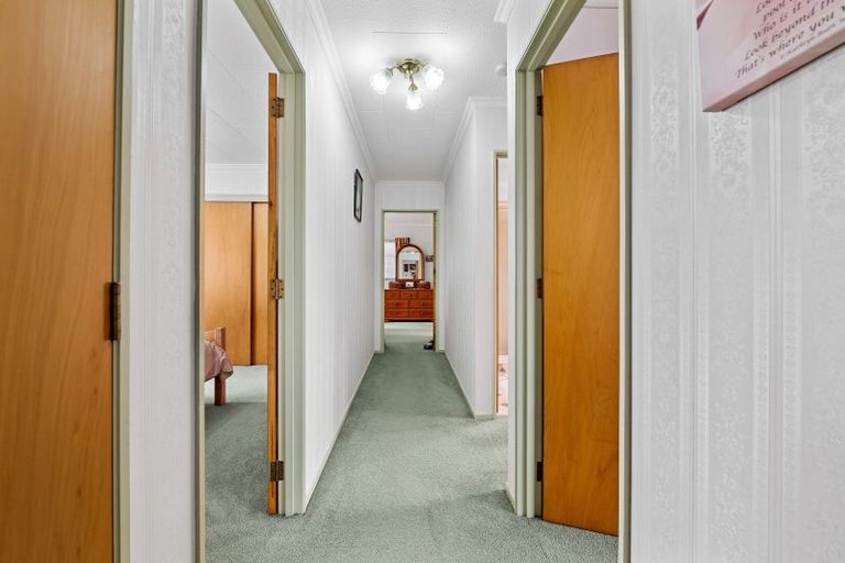 Photo of property in 35 Manu Crescent, Upper Vogeltown, New Plymouth, 4310