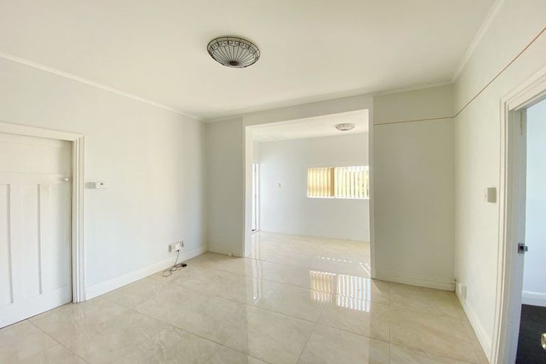 Photo of property in 1/28 Rangitoto Terrace, Milford, Auckland, 0620