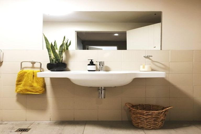 Photo of property in 1/2 Manor Place, Dunedin Central, Dunedin, 9016