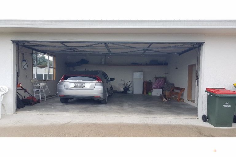 Photo of property in 19 Timaru Road, Waimate, 7924