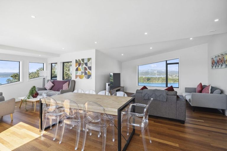 Photo of property in 4 Robieson Lane, Roseneath, Wellington, 6011