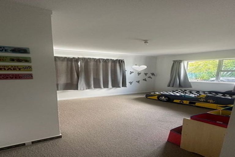 Photo of property in 105 Triangle Road, Massey, Auckland, 0614