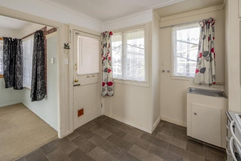 Photo of property in 96 Winchester Street, Levin, 5510