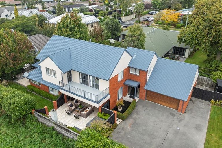 Photo of property in 100 Gardiners Road, Harewood, Christchurch, 8051