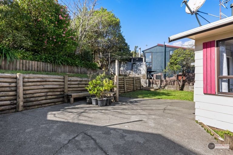Photo of property in 112 Norana Road, Timberlea, Upper Hutt, 5018
