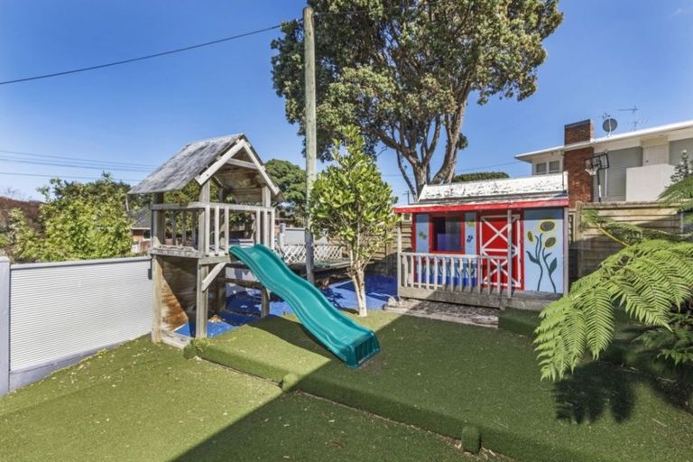 Photo of property in 4 Sudan Avenue, Milford, Auckland, 0620