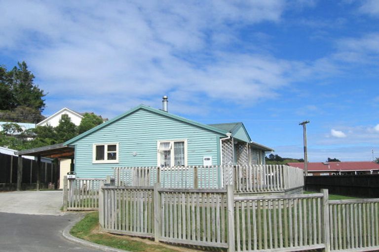 Photo of property in 64 Moeraki Road, Maoribank, Upper Hutt, 5018