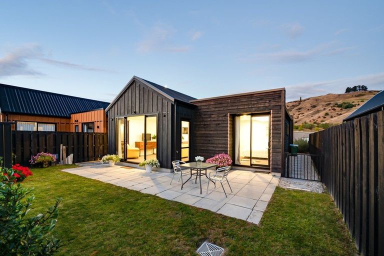 Photo of property in 8 Longlands Street, Lake Hayes, Queenstown, 9304