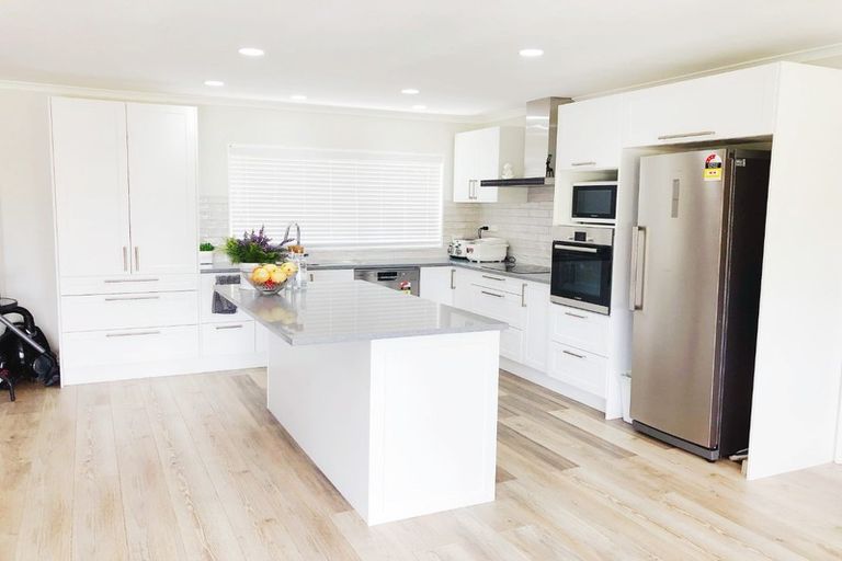 Photo of property in 2 Taroka Close, Pinehill, Auckland, 0632