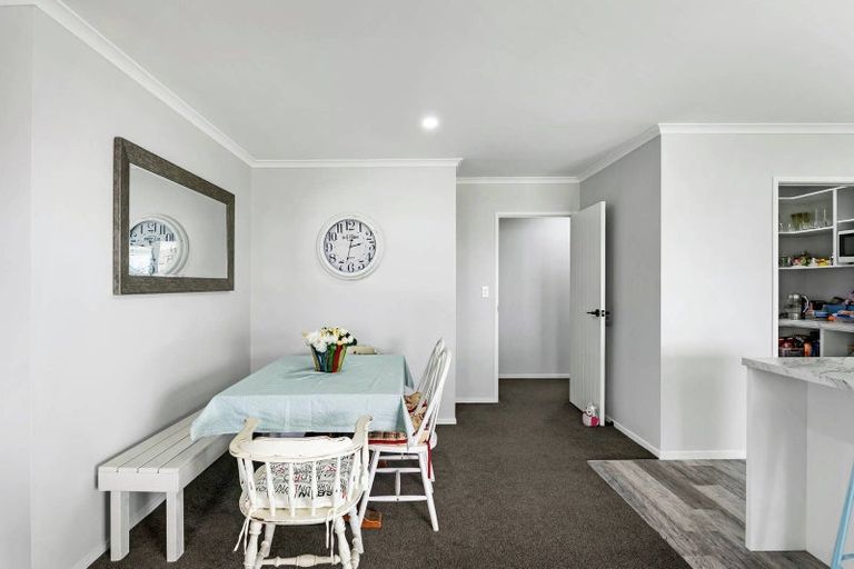 Photo of property in 28 Kerr Crescent, Patumahoe, 2679