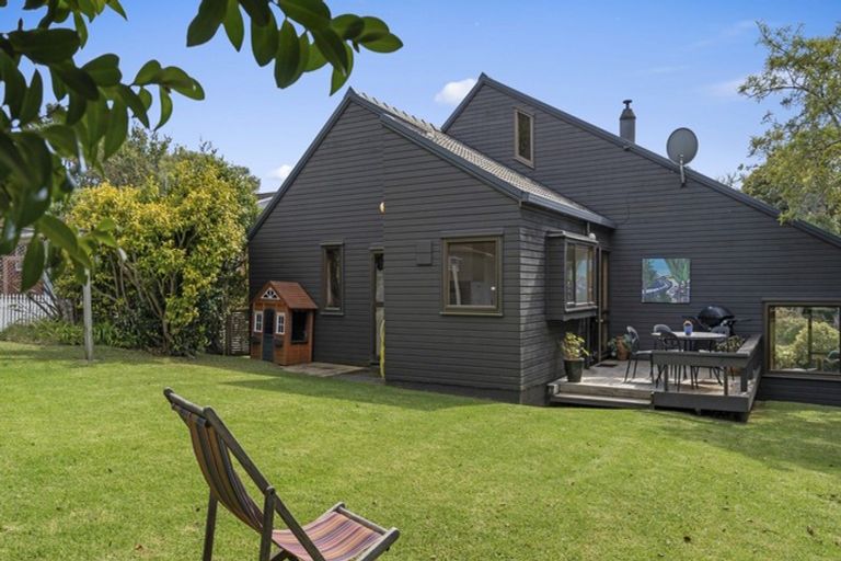 Photo of property in 11 Cannon Street, Westown, New Plymouth, 4310