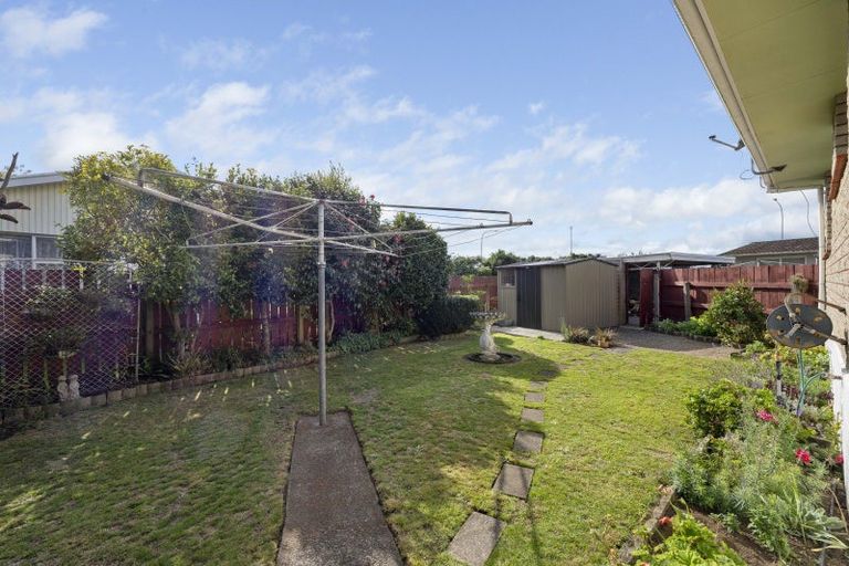 Photo of property in 2/4 Severn Place, Spotswood, New Plymouth, 4310