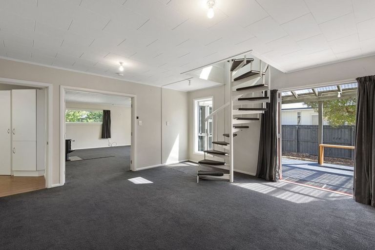 Photo of property in 70 Woodbury Street, Russley, Christchurch, 8042