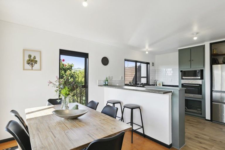 Photo of property in 7 Saint Aidans Way, Tawa, Wellington, 5028