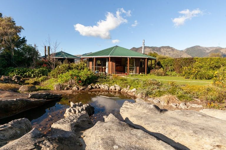 Photo of property in 10 Labyrinth Lane, Takaka, 7183