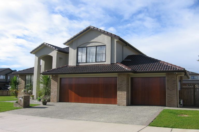 Photo of property in 2 Oswald Close, Flat Bush, Auckland, 2016