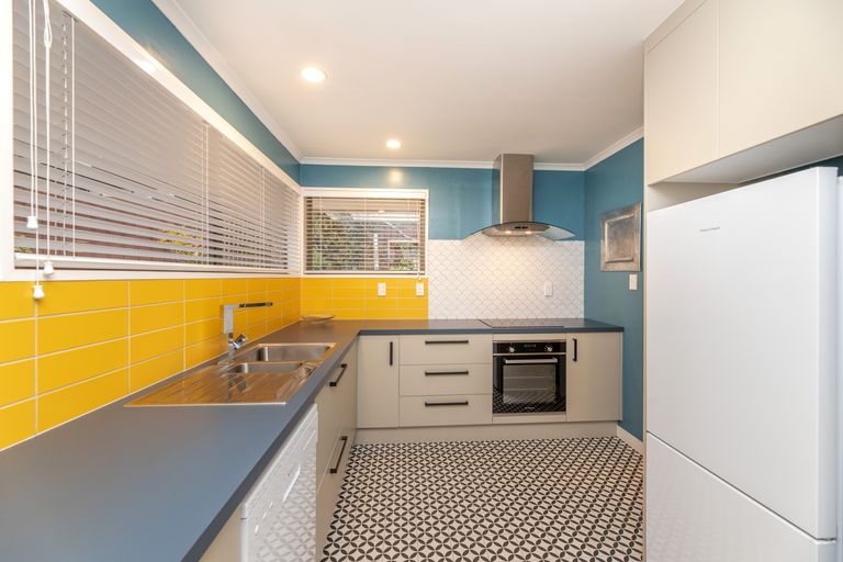 Photo of property in 2/66 Parklands Drive, Huntsbury, Christchurch, 8022