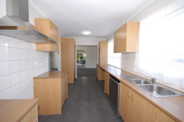 Photo of property in 58 Sunnyside Road, Sunnyvale, Auckland, 0612