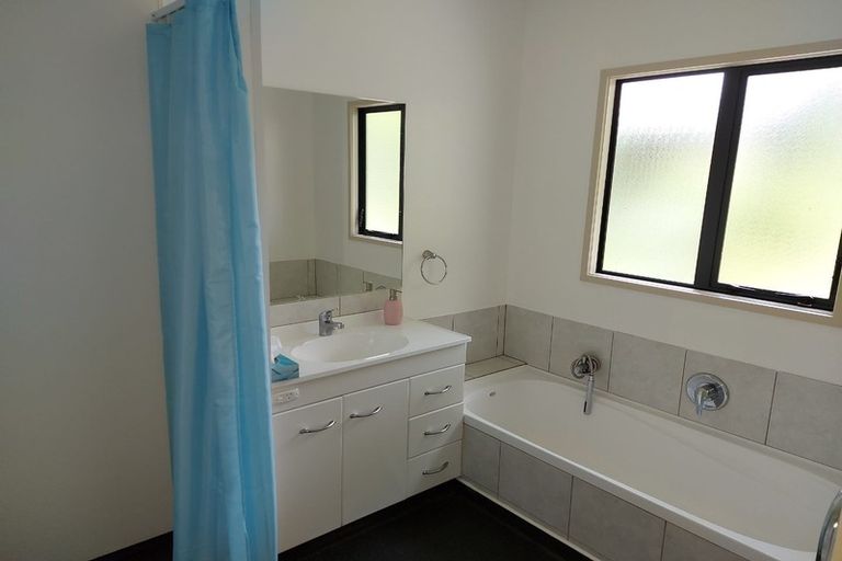 Photo of property in 70a Kirton Drive, Riverstone Terraces, Upper Hutt, 5018