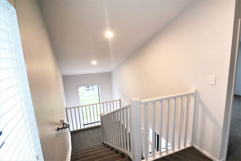 Photo of property in 2/10 Silver Moon Road, Albany Heights, Auckland, 0632
