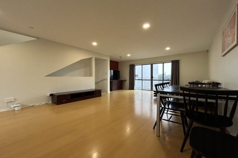 Photo of property in Lakeview Terrace, 24/14 Ambrico Place, New Lynn, Auckland, 0600