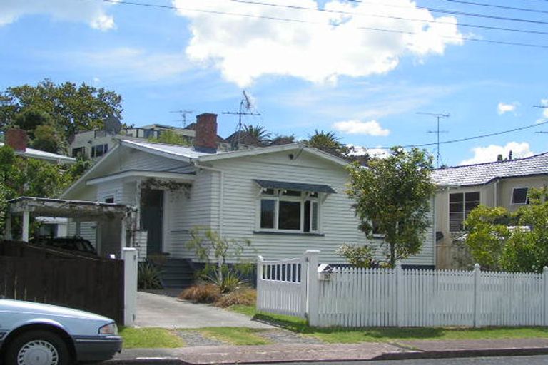 Photo of property in 30 Alfred Street, Northcote Point, Auckland, 0627