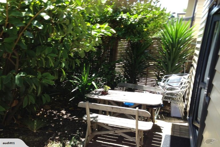 Photo of property in 74/2 Armoy Drive, East Tamaki, Auckland, 2016