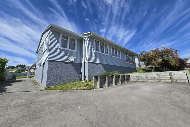 Photo of property in 10 York Place, Cannons Creek, Porirua, 5024