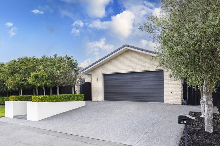 Photo of property in 28 Holiday Drive, Mairehau, Christchurch, 8052