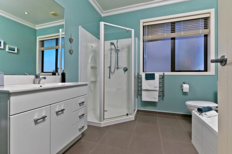 Photo of property in 41 Rautahi Terrace, Redvale, Albany, 0792