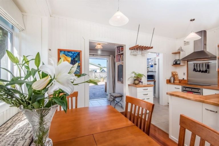 Photo of property in 5 Karaka Street, Helensville, 0800