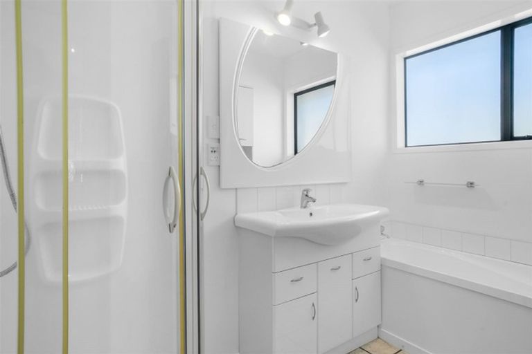 Photo of property in 38a Glenfern Road, Mellons Bay, Auckland, 2014