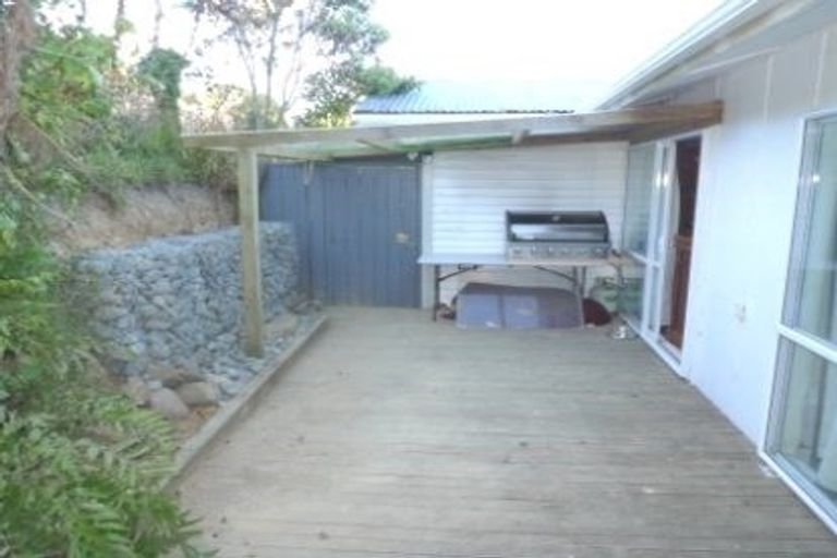 Photo of property in 92 Ruskin Road, Newlands, Wellington, 6037