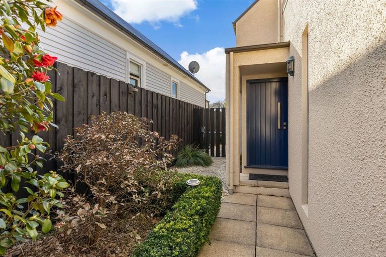 Photo of property in 77 Holly Road, St Albans, Christchurch, 8014