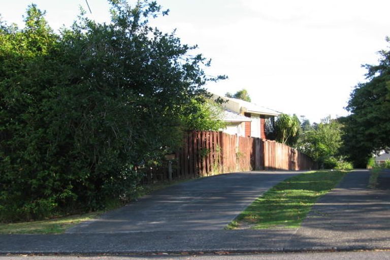 Photo of property in 80a Lantana Road, Green Bay, Auckland, 0604