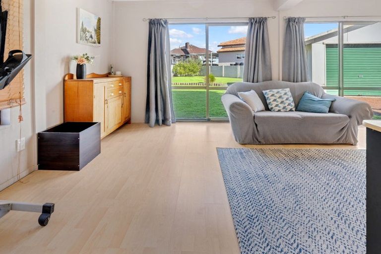 Photo of property in 3 Hattaway Avenue, Bucklands Beach, Auckland, 2012