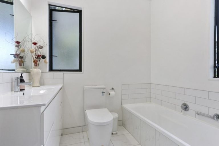 Photo of property in 14a Taylor Road, Mangere Bridge, Auckland, 2022