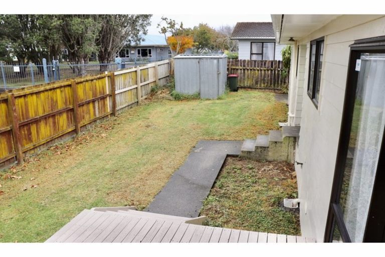 Photo of property in 1/41 Taitimu Drive, Weymouth, Auckland, 2103