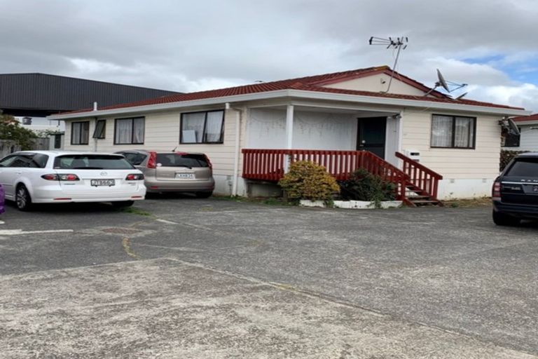 Photo of property in 1/8 Penion Drive, Flat Bush, Auckland, 2023