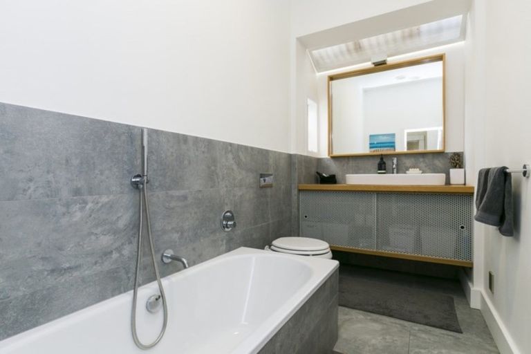 Photo of property in 11 Mcintyre Avenue, Mount Victoria, Wellington, 6011