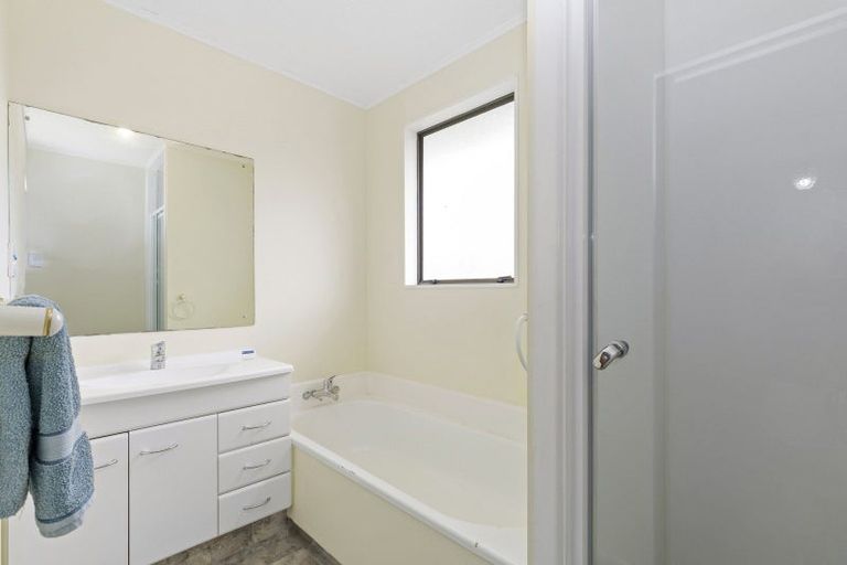 Photo of property in 32 De Menech Grove, Avalon, Lower Hutt, 5011