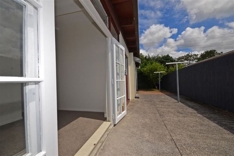 Photo of property in 2/2 Edwards Avenue, Henderson, Auckland, 0610