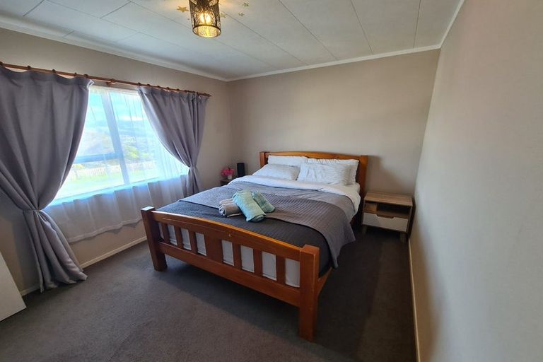 Photo of property in 35 Almora View, Ascot Park, Porirua, 5024