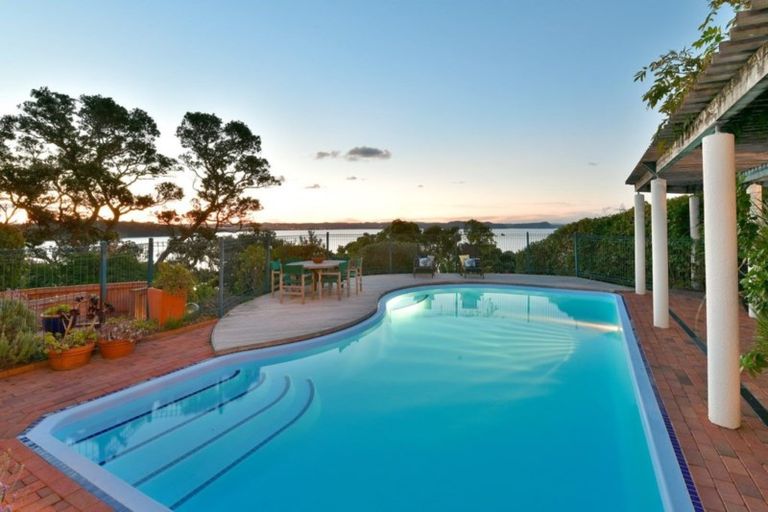 Photo of property in 74 Ardern Avenue, Stanmore Bay, Whangaparaoa, 0932