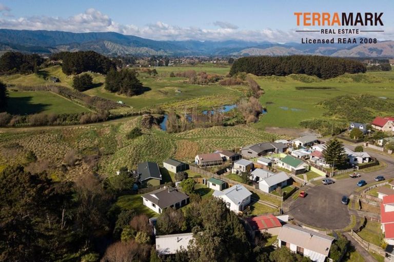 Photo of property in 9 Hewson Crescent, Otaki Beach, Otaki, 5512