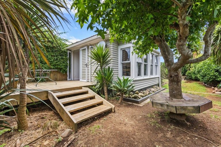 Photo of property in 9 Karaka Street, Merrilands, New Plymouth, 4312